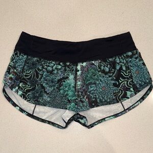 Like New Lulu Speed Up Shorts 2.5” Low Rise Size 6